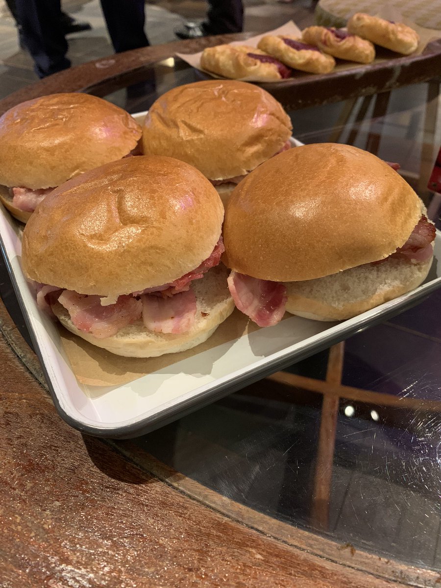 digitalglueuk's tweet photo. A great morning of #networking, #breakfast and a lesson in creating a valuable business. 

#Seminar #Birmingham #DigitalGlue #SLICED #ThursdayThoughts https://t.co/7QiEQQegsv