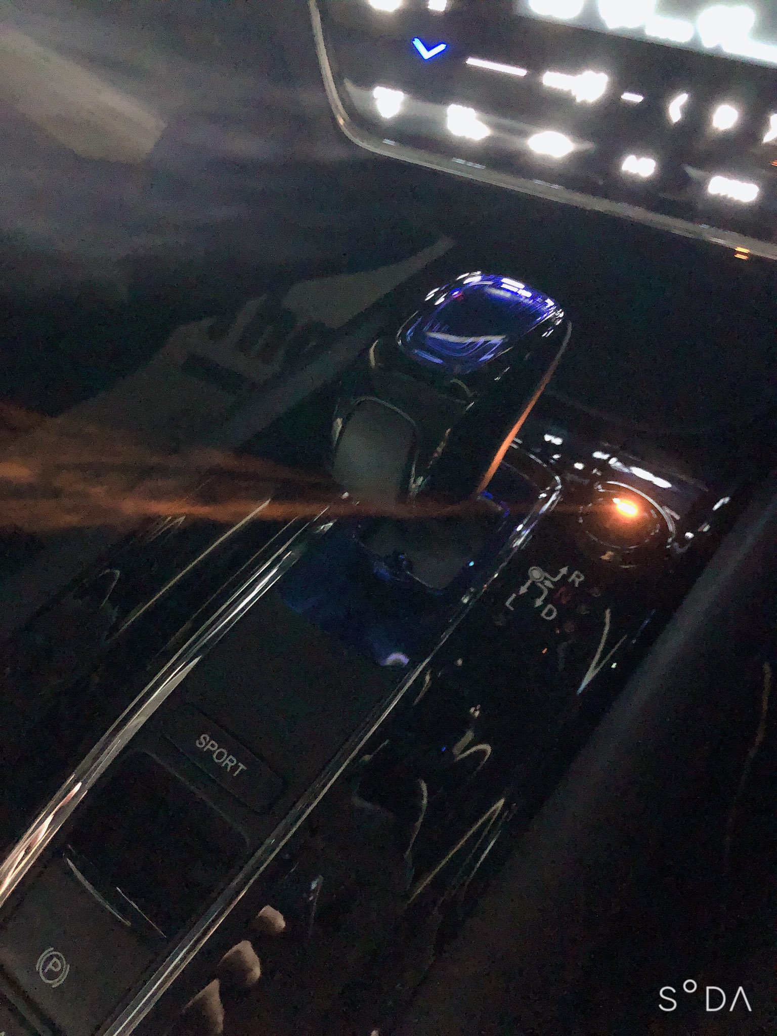 タニグチトモミ 車を購入しました 出費痛いけど 頑張る色々 Honda ヴェゼル ハイブリッド ルーセブラックメタリック ヴェゼル女子 ヴェゼル乗りと繋がりたい オススメの ちょいいじり 教えて欲しい