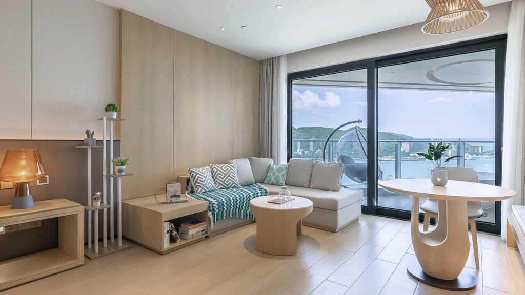 HwebMedia's tweet photo. Longyue Bay #Hotel is located in the core area of Sanya City. With convenient transportation, you can easily hang out in the streets of #Sanya. 💃Also it is close to all major scenic spots in Sanya. Of course, you can see the most beautiful #seascape in Sanya here.🌌🌠 #2020 https://t.co/rLjrfUuPjK