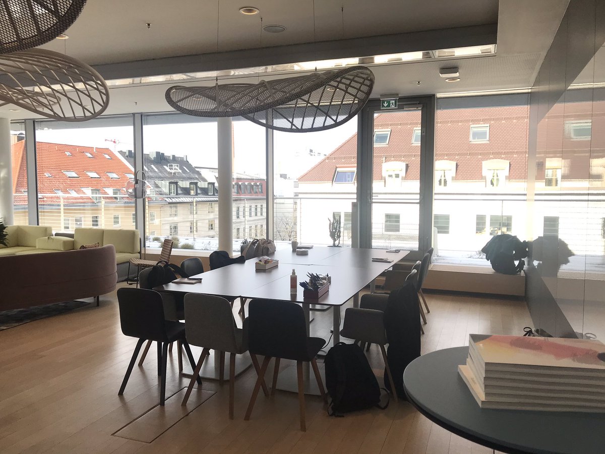 SteFindeisen's tweet photo. Heute bin ich gemeinsam mit unserem Innovationsnetzwerk >Produktionsarbeit 4.0< zu Besuch im Learning und Innovation Center der @Steelcase_DE. Fokus: Mensch-zentrierte Arbeitsgestaltung! Was kann die Produktionsarbeit von der Büroarbeit lernen?#produktionsarbeit @Production_Work https://t.co/0xVSbEHoSi
