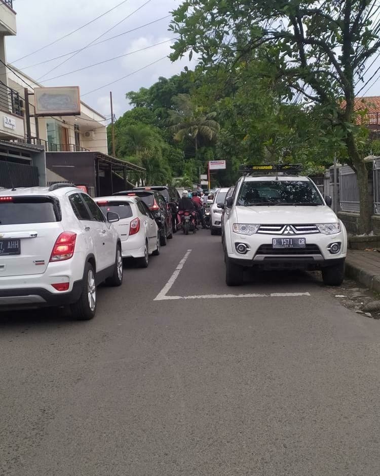 PRFMnews's tweet photo. 15.20, Situasi arus lalu lintas di Jalan Solontongan sore ini. Macet cenderung stuck.
Cc: @tmc_restabesbdg
@AtcsBandung
Foto kiriman @ muhammadriifatt_via DM Instagram PRFM.
#citizenreport #citizenjournalism #RadioPRFM #CitizenReportPRFM https://t.co/875fXCNWhN