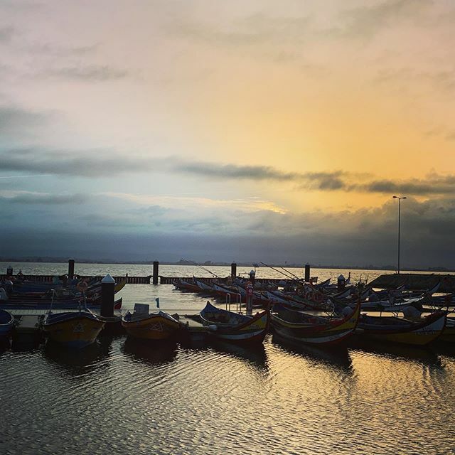 PixOlogy's tweet photo. There’s a few things I wake up early for, and sunrises on the bay are one of them. #sunrise #bayside #portugal #workcation #home #torreira https://t.co/T5WAXrHuCw https://t.co/8z1GrNLMGL