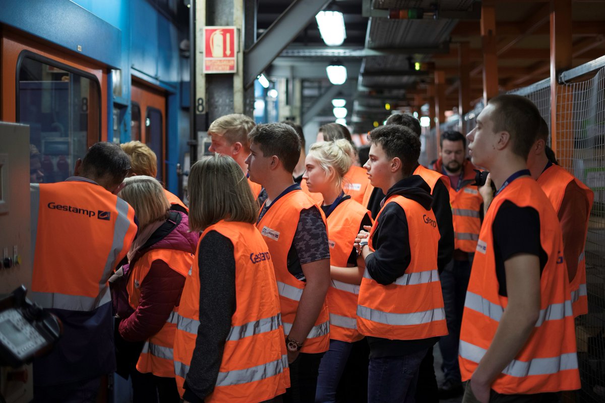 gestamp's tweet photo. π Yesterday started the #JA3B!
π The students (from Portugal, Germany, Poland, the Czech Republic and Spain) had the opportunity to get to know the entire #automotive value chain!
#Trainingandinnovation #SaferAndLighter https://t.co/eA7MtuixiN