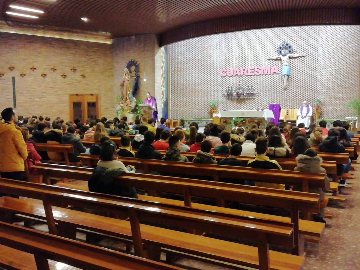 Celebramos la imposición de la ceniza en nuestra iglesia. Comienza un tiempo nuevo #repararheridas con amor y perdón. #kintsugi #somosclaretianos #somosuniversales