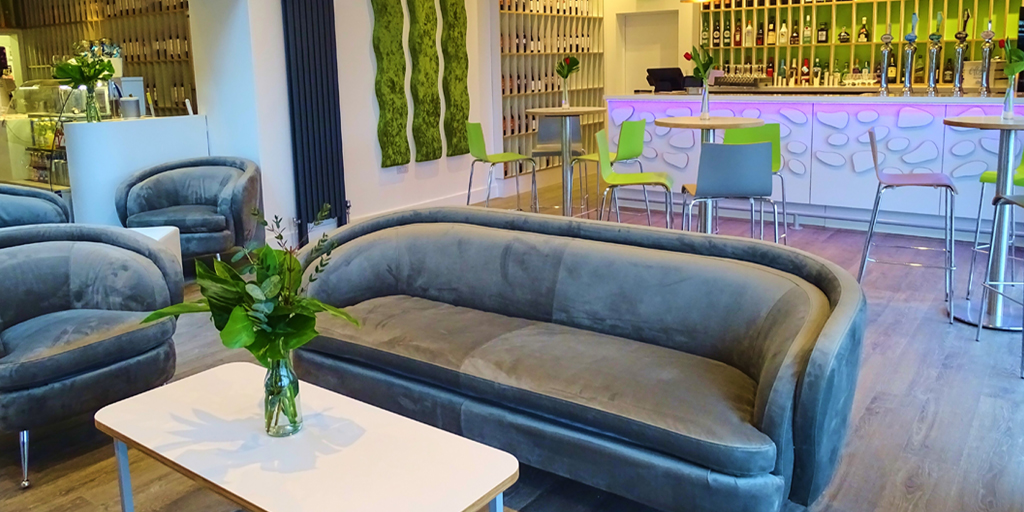 Are you out enjoying the coastal paths this morning? 🚶‍♂️ Whether you're with friends and family or if you’re walking your four-legged pal, stop by and see our new extension and treat yourself to a coffee or two! ☕

#elementsbude #dogfriendly #hotel #coffee