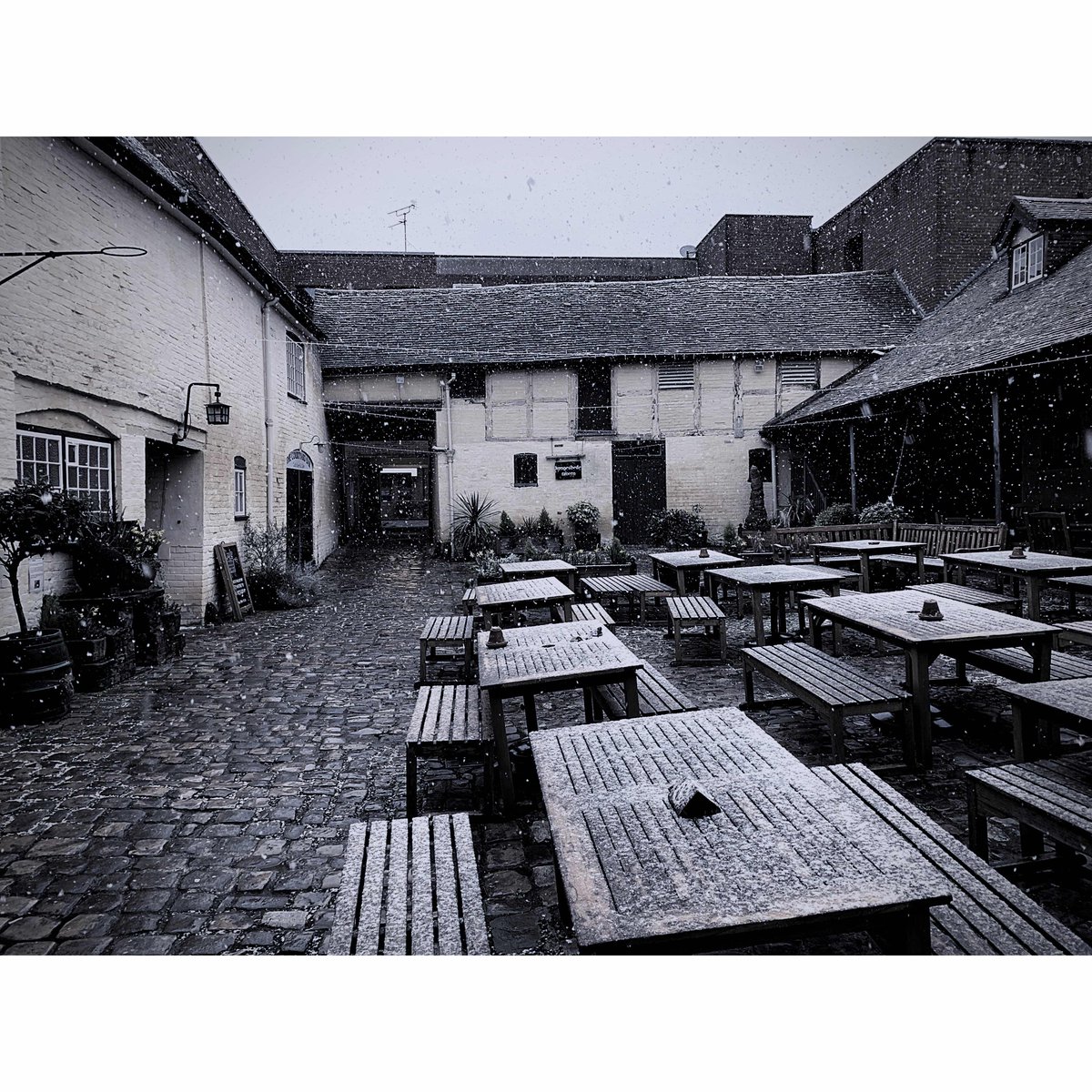 Listening for the telltale clatter of the coach and horses over the cobbles. 
#GNJ #kingshead #aylesbury #winter #janeausten #brontesisters #poldark #dickens #horsedrawncarriages