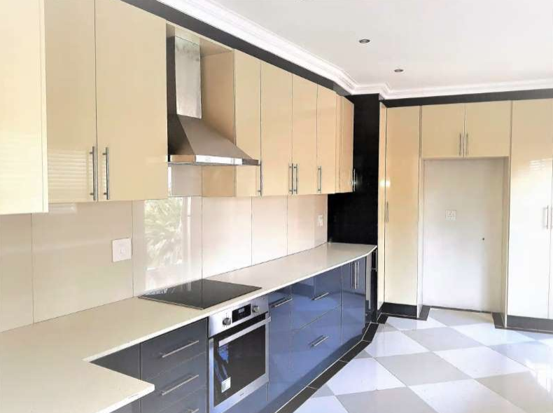 RiverfieldsGrow's tweet photo. Expert cabinetry professionals recommend that you choose high-gloss kitchen cabinets for these five reasons: https://t.co/9UwzTlNj3w 
#RiverfieldsGrow
📷 by @IonutComan https://t.co/bF2AxcQE2H