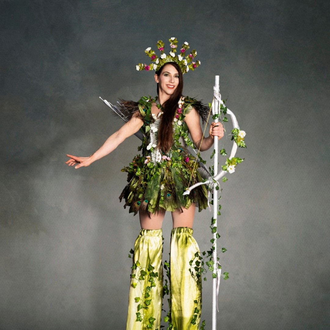 Diana The Goddess of the Woods.
#enchantedseason #nature #stiltwalker