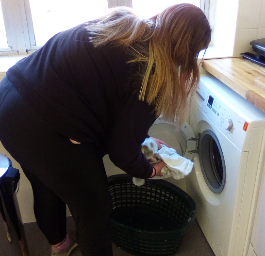 DCIndependence1's tweet photo. Cerys has been super busy, learning to use the washing machine in her independence session, helped by our wonderful support staff. #inaspin #independencematters @DerwenCollege https://t.co/NUnsYP9Msy