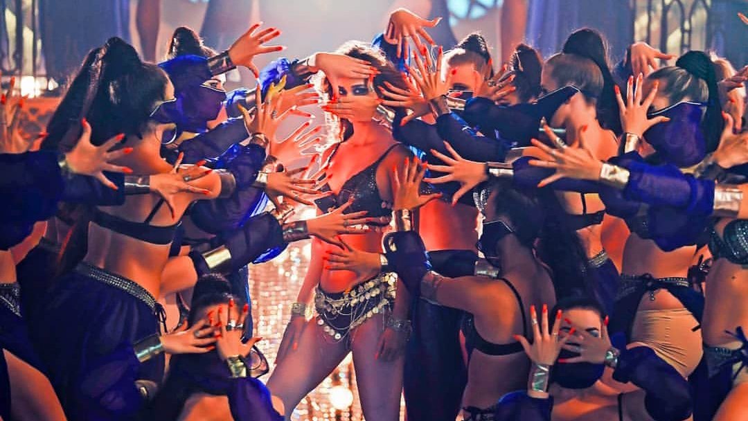 Octopus_Ent's tweet photo. We have got your jam❤now its time to groove on #DoYouLoveMe 😌☺Watch gorgeous @DishPatani taking the song to an another level with the team of @Octopus_Ent #Dancers 💯 They are surely gonna set the stage on fire together😍😋🥰 #Baaghi3 #OctopusStudioDancers #baaghi3trailer https://t.co/huEZxOT1Cv