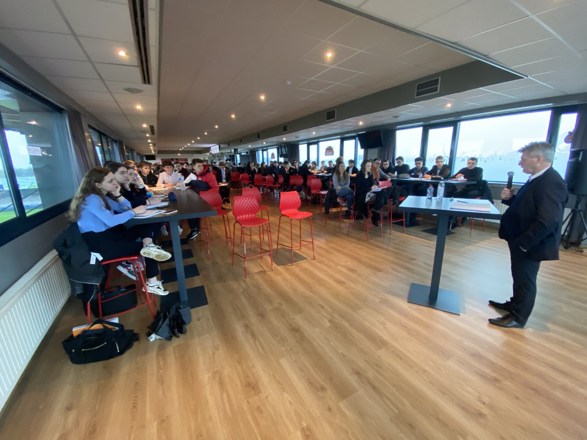 AMOS_Lille's tweet photo. Place à la présentation du Club par le directeur marketing, M. Ruddy NAESSENS. #AMOSLILLE #WEAREAMOS https://t.co/LyRKLwA3xa