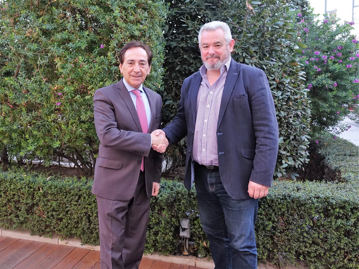 Puerto Mediterráneo sigue sumando apoyos. A la larga lista de entidades que defienden la puesta en marcha del centro de ocio se suma un nuevo acuerdo con la Mesa del Taxi Valencia y la ratificación del firmado con <a href="/apymep/">Apymep</a> 🤝
intumediterrani.es/sala-de-prensa