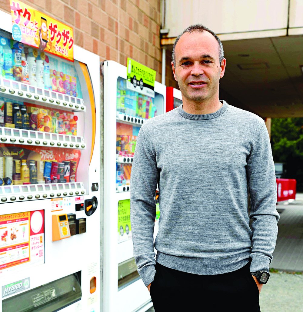 FourFourTwo's tweet image. GIVEAWAY! 👕

We’ve got this signed @andresiniesta8 Spain shirt, inked during our interview with the Barça icon (out now 📖) 

⭐ TO ENTER ⭐

1️⃣ Follow @classicshirts and @FourFourTwo
2️⃣ Like and RT this post
3️⃣ Reply with #iniestashirt 

#fcb