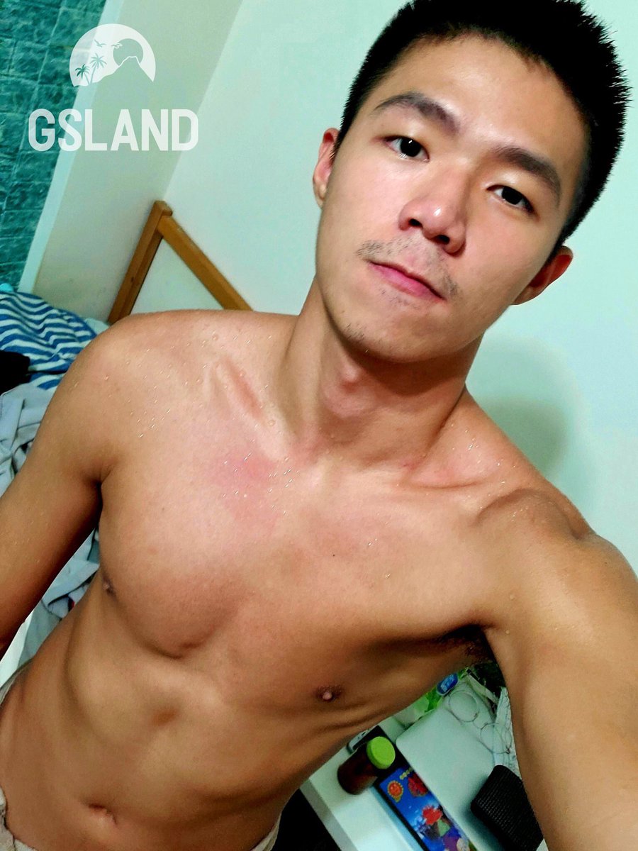 GslandApp's tweet photo. 🌈多設喜好狀態有益配對成功🌈

無辜可愛的小狗眼_陳瑋(米克斯)
俐落帥氣的短髮
小麥色的精壯體格
讓人忍不住想去疼愛他
連假將至
不妨登島找伴過個性（幸）福的周末吧

追蹤看更多陳瑋的帥萌照
💘Instagram ID：skyway223
💘Twitter ID：陳瑋（米克斯）

#Gsland #Gay #APP #FamilyMatch #DateNow https://t.co/KFgIeIRTcM