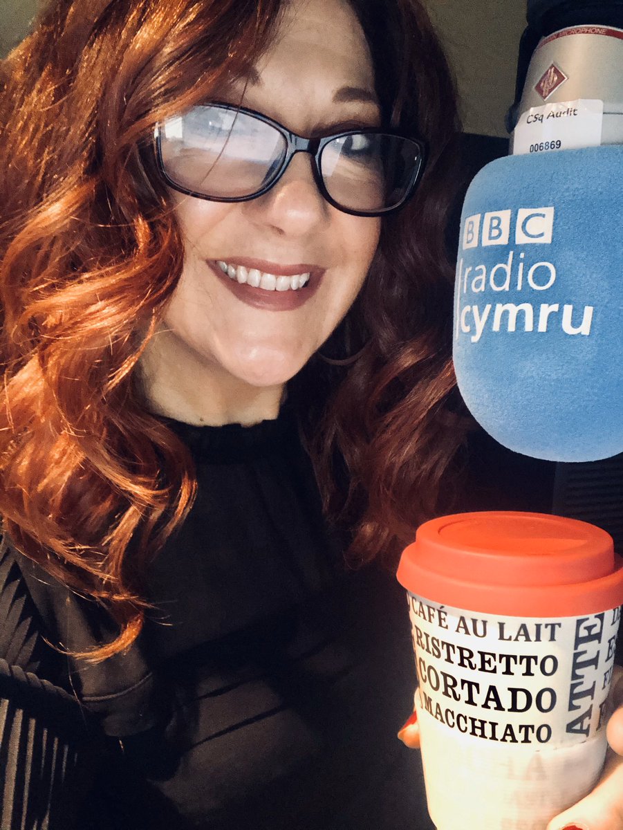 RealShanCothi's tweet photo. Chi di ymestyn bore ma!? Wel ma da fi’r union beth i chi - YOGA da Alecs Donovan a phenwthnos yn yr YOGA HUB! #yogability Sara Hampson Jones a datblygiad cwmni #shnwcs #babanod a chwmni yr anhygoel MARGARET WILLIAMS #synhwyrau #icon @BBCRadioCymru #borecothi 👍👏🥰 https://t.co/JIYBmEOjnj