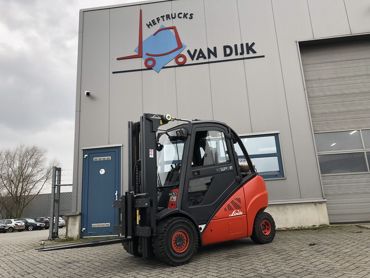 DijkHeftrucks's tweet photo. Deze mooie Linde H30T occasion klaar voor aflevering bij W2 Support.  Veel fijne werkuren ! https://t.co/moVKCWk1Eh
