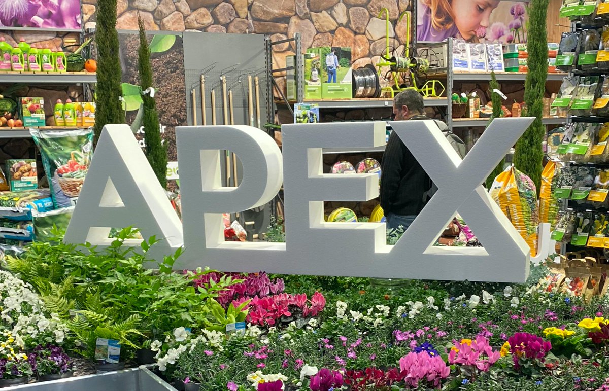 [ #LeMans ] Flash-back du salon APEX qui s'est tenue les 22 et 23 janvier au Centre des Expositions du Mans. Organise tous les 3 ans, les fabricants de produits de jardin viennent y présenter leurs nouveautés. #salon #networking #nouveautes #jardin

ouest-congres.fr/actualites/le-…