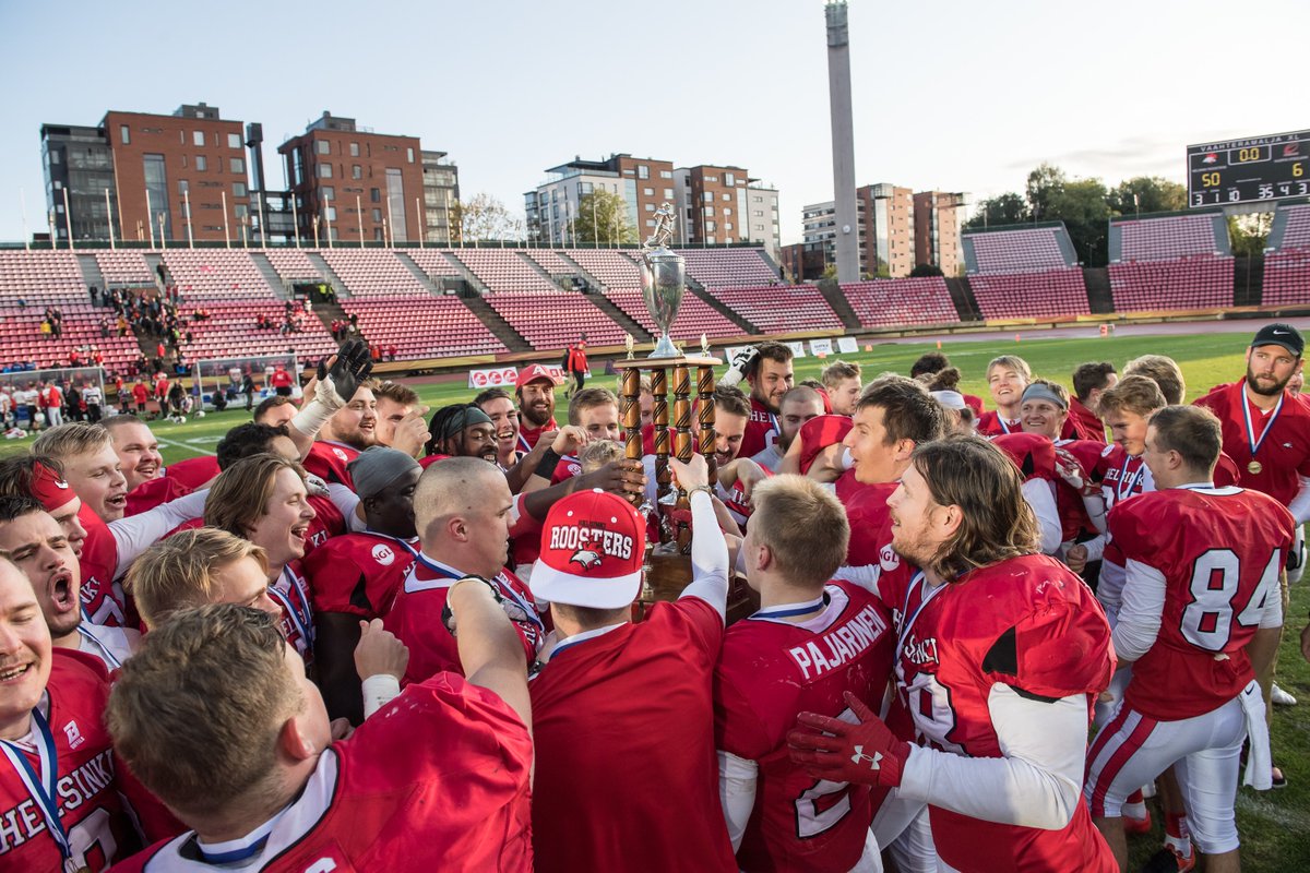 SAJLfootball's tweet photo. SAJL  on solminut kolmivuotisen sopimuksen Grassmark Oy:n kanssa Vaahteraliigaotteluiden TV-tuotannosta. Kaudella 2020 kaikki ottelut tarjoillaan suorina lähetyksinä Ruutu+ kanavalla. #jenkkifutis #urheiluviihde #ruutu #grassmark #sajl #jefu Lue lisää: https://t.co/LvTmjZAKy8 https://t.co/7tlNdFWuzJ