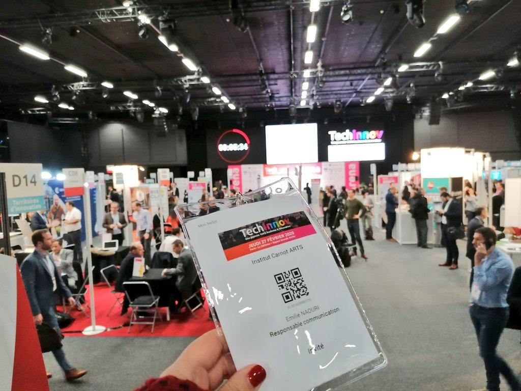 EmilieNaouri's tweet photo. 📲 En direct du salon @Techinnov / la journée 100% business et innovation! 
👍 😎 Et de chouettes rencontres avec l'ancienne team de @ParisSaclay c. @JCHIARAMONTI
#Innovation
#Techinnov
#CommunicationWork https://t.co/jRjv6hpKeF