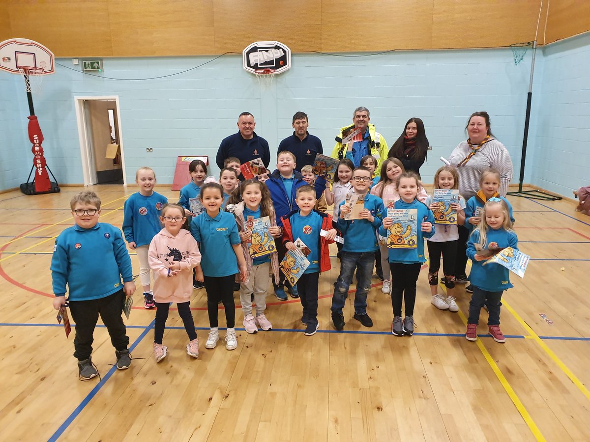 MCA_media's tweet image. #ThrowbackThursday 🔁 Last week @GreenockCRT visited the 73rd Greenock &amp;amp; District Beaver and Cub Scouts. As well as having fun, there were also serious chats about safety at the coast 👨‍🏫 These kids now know who to call in a coastal emergency 📞 #999Coastguard #KnowWhoToCall