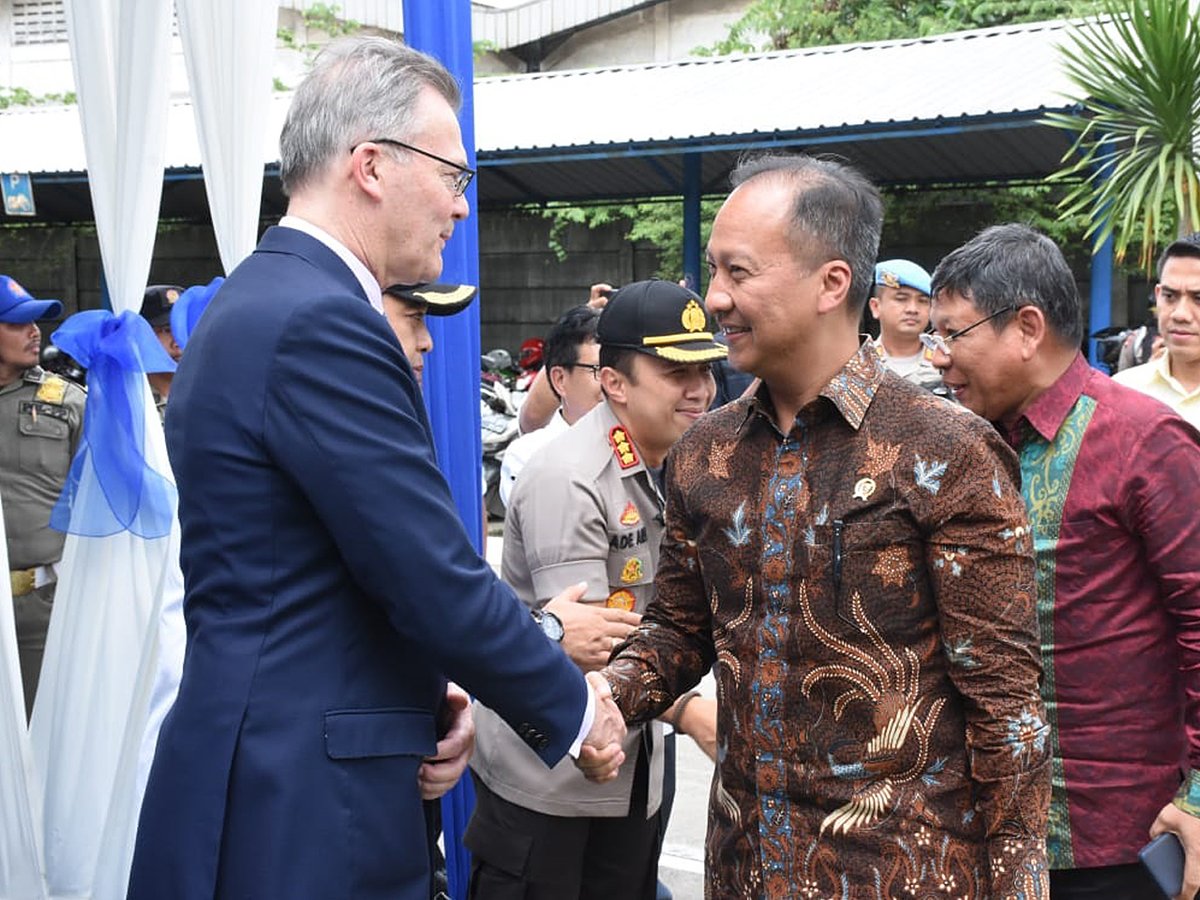 futurepipe's tweet photo. The Indonesian Minister of Industry, recogonising and celebrating Future Pipe Industries #futurepipe #indonesia #ministryvisit #compositepipe #manufacturer #fiberglasspipes #creatingvalue https://t.co/eVaVmybWEH