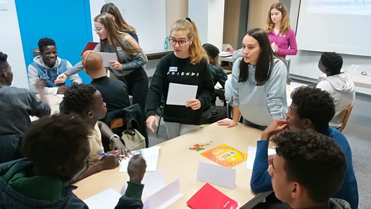 Fundació Comtal (@fundaciocomtal) on Twitter photo Agraïm la implicació del grup de noies de <a href="/LaSallePremia/">La Salle Premià</a> que han preparat pels joves nouvinguts del programa Construeix-te un curs divertit i molt enriquidor sobre #cultura i #llengua catalana! #Formació #APS #Futur #LaSallePremià #MiramésEnllà #Gràcies Agraïm la implicació del grup de noies de <a href="/LaSallePremia/">La Salle Premià</a> que han preparat pels joves nouvinguts del programa Construeix-te un curs divertit i molt enriquidor sobre #cultura i #llengua catalana! #Formació #APS #Futur #LaSallePremià #MiramésEnllà #Gràcies