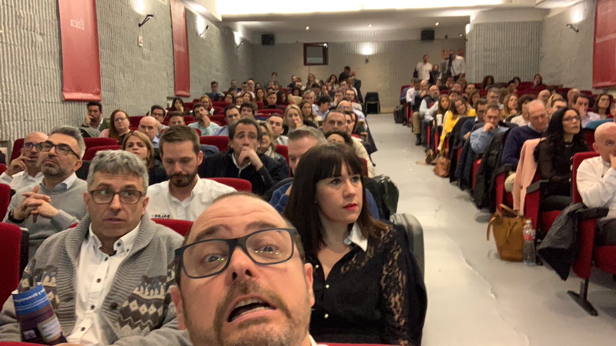 No hay sitio. Todo lleno. Feliz. #yovendo20