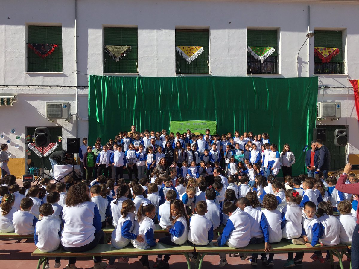 RicardoS2019's tweet photo. Celebrando #28F40Años en #CEIPPadreMarchena, referente de inclusión. Gracias a la dirección por su atención e invitación y poder explicar a nuestros más pequeños la importancia de nuestro #EstatutoAutonomía. Enhorabuena por todas las actividades y desearos un #FelizDíadeAndalucía https://t.co/xSShY0hMWV