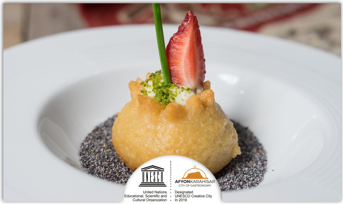 GastroAfyon_FR's tweet photo. Avez-vous déjà mangé le dessert au Haşhaş, qui laisse une saveur croustillante dans votre bouche avec la célèbre crème d' Afyon? Les merveilleuses saveurs d'Afyon vous attendent..@UNESCO_fr #Gastronomía https://t.co/7FHkVN9gHh
