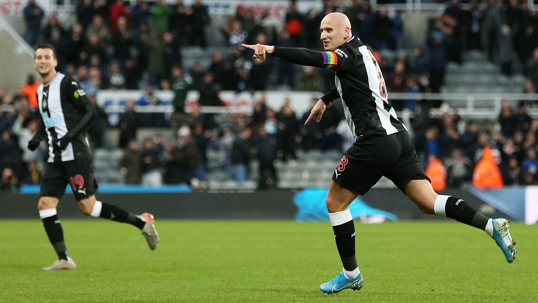 Newcastle United midfielder Jonjo Shelvey turns 28 today.
Happy Birthday Jonjo! 