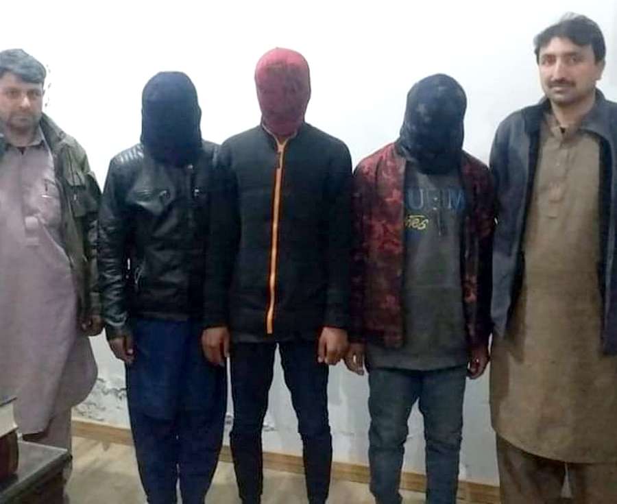 سی ٹی ڈی اپریشنل ٹیموں کی کامیاب کاروائی, شام اوقات میں گن پوائنٹ پر شہریوں اور مسافروں کو لوٹنے والے بین الصوبائی گروہ گرفتار

مذید urdu.gbee.pk/2020/1122

#GBee #Crime #GilgitBaltistan #Nagar #Gilgit #Diamer #Kohistan #News