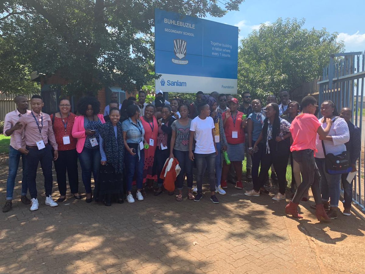 RLC_SAfrica's tweet photo. #EducationChangeMakers on a visit to the Buhlebuzile Secondary School in Thokoza...#education delivered in #differentways #differentspaces #differentlocations #differentchallenges #differentcircumstances #LeadershipDevelopment 
#designthinking https://t.co/shOzPyaVzw