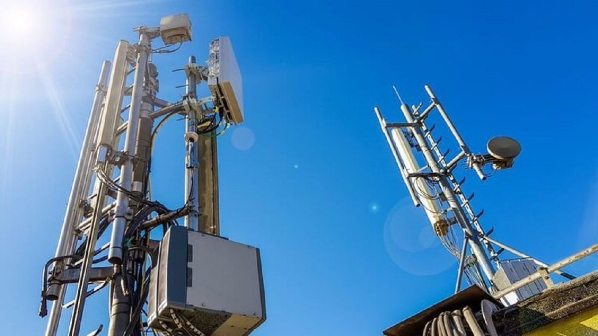 GizmodoUK's tweet photo. Ofcom would like to remind everyone that 5G is safe, even though we all knew that already. Sadly you can't really argue with determined idiots #5g #5gissafe
https://t.co/TzhXTn9hMA https://t.co/AxVQ9qbnRy
