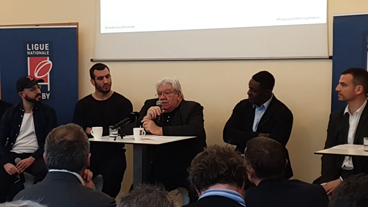 📣"Le sport est un lieu d’éducation et d’expérimentation du vivre-ensemble, particulièrement le #rugby qui fait de la différence une force collective." 💬#PlaquonslHomophobie