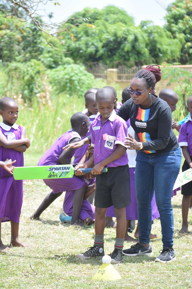 KampalaSouth's tweet photo. Who said throwbacks weren't fun?😎.Let's go back to the day we spent in Kikandwa with the school community&children of St.Mark. #minisportsgala #Cricketlessons #footballgame #netballgame #rotaryclub #kikandwacommunity #Thread 👇 @odagacharles @emmanjuki @gyleofficial @rkkkalungi https://t.co/mo9Yns06d2