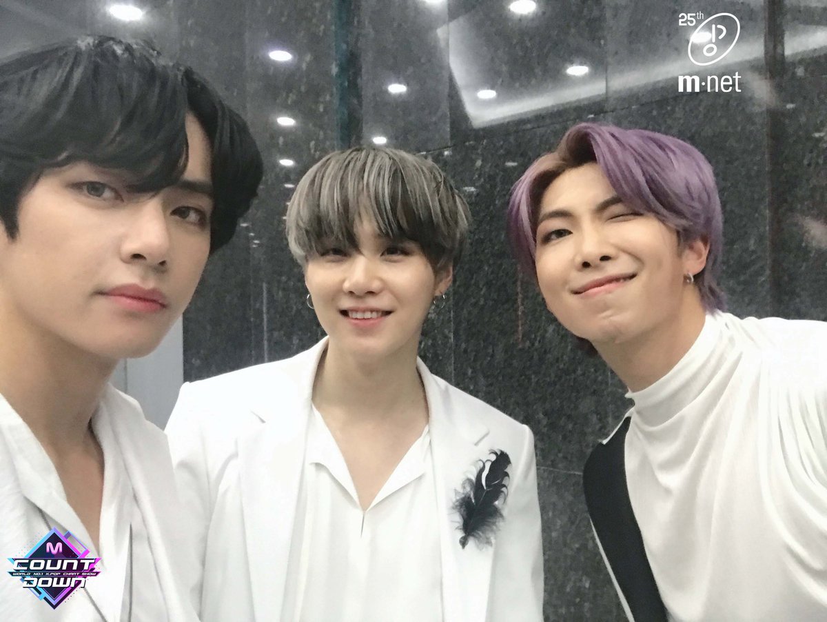 ForeverRain218's tweet photo. OMG BTS dancing and singing live like that !!! They ate that. Their voices were amazing as always!! @BTS_twt #btsmnet #bts https://t.co/PiPVOHAZJq