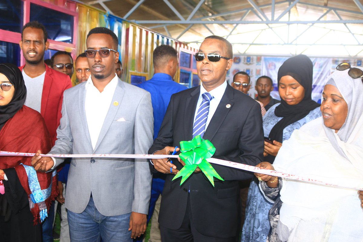 makaraan20's tweet photo. Today the governor of Benadir region and Mayor of Mogadishu HE. @OFilish opened eng. @yariisow library with in Mogadishu One Stop Youth center- #MOSYC.
@makaraan20
@LibraryYariisow https://t.co/UsXoUJeuBq