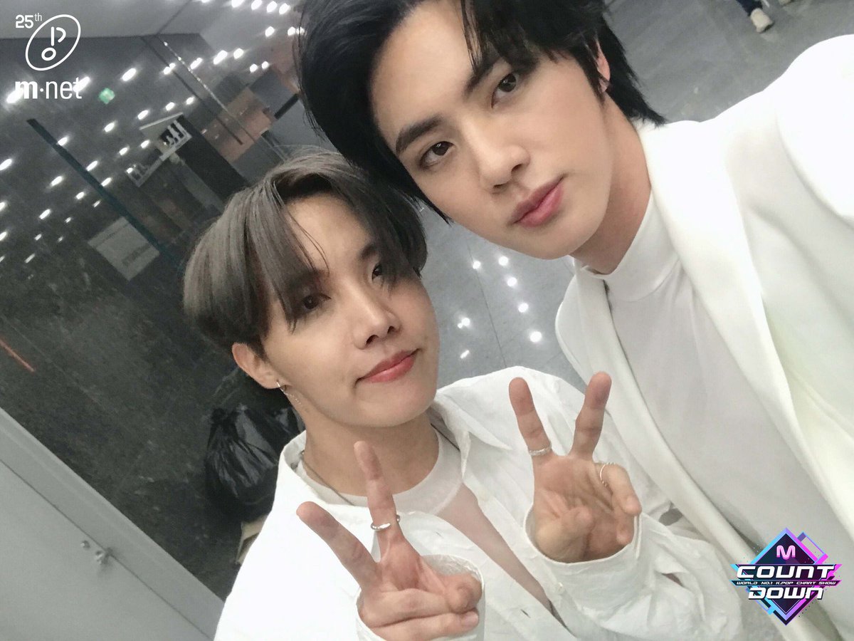 JIN1204TIM1013's tweet photo. 最高だったよね😭✨
ジミンちゃんのタンクトップも🎉
@BTS_twt
#BTS
#ONLIVE
#BTSComeback2020
#BTSmnet https://t.co/DIL7R5GYGP