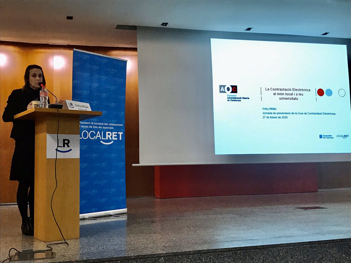 ConsorciAOC's tweet photo. La Vicky Millan presenta el “Model d’implantació dels serveis de contractació electrònica per part del Consorci AOC”, a la jornada #LocalretEcontractacio en el marc del #TechSpiritBarcelona https://t.co/HEkWY2uWog