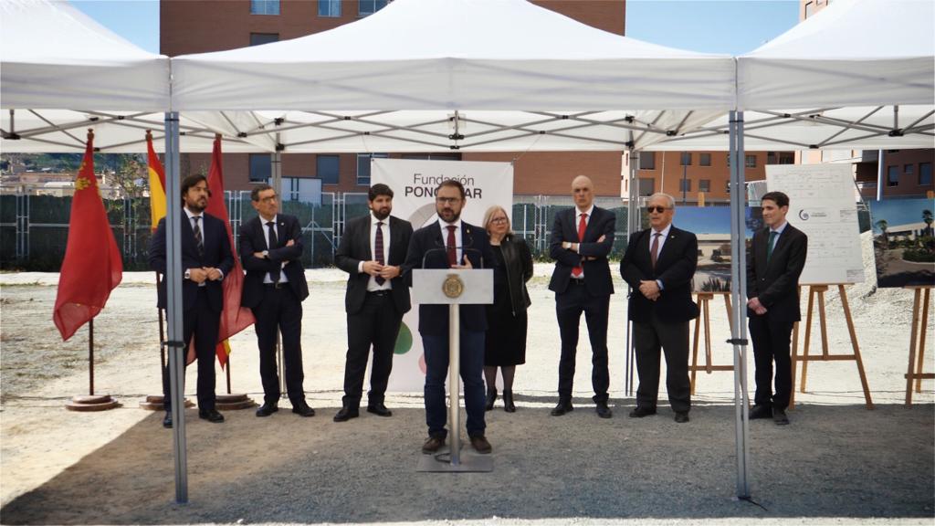 FPoncemar's tweet photo. Ayer tuvo lugar el acto de la 1ª piedra del Centro de Formación, Investigación y Asistencia en materia sociosanitaria de personas mayores de la @FPoncemar en colaboración con @AytoLorca @UMU @Empleo_RM
Agradecemos a los que nos acompañasteis en este día tan especial
#Poncemar https://t.co/fHJWUDkN4P