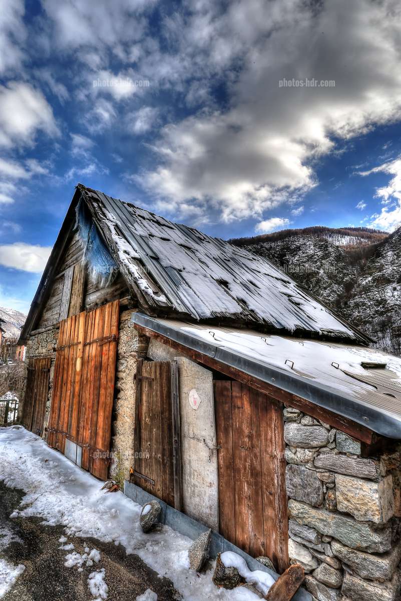 Une vieille grange à Isola village.
Pic : <a href="/scangsx/">Jean-Jacques Giordan</a>
#neige #hiver #isola #visitcotedazur #tourisme #ambiance <a href="/Isola2000_06/">Isola 2000 Officiel</a> <a href="/visitcotedazur/">Côte d'Azur France</a>