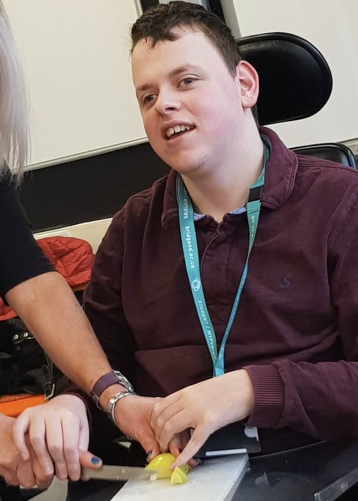 ILSBridgendColl's tweet photo. @BridgendCollege Yummy Fruit Thursdays for our Preparing for Adulthood learners! Fruit salad and Greek yogurt was today’s working together treat! Thank you Free Fruit Wednesdays @BridgendCollege Nom! 🥰🍏🍌🍓🍍🥭 https://t.co/BwE1LDDg3I