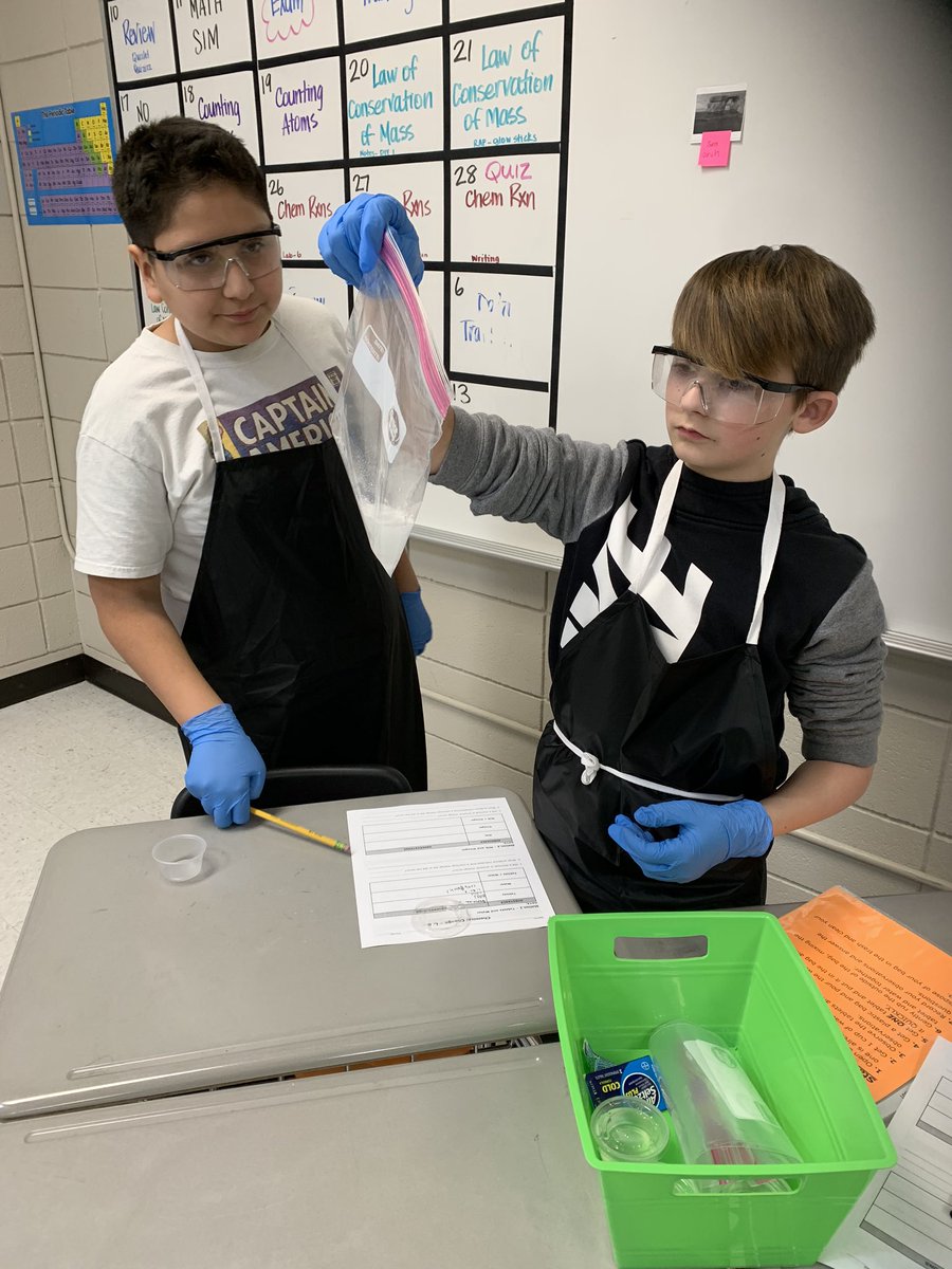 AJHScience's tweet image. Day 2 of chemical reactions! @alvin_jh @aadamealvinisd1 #scienceisaverbinalvinisd