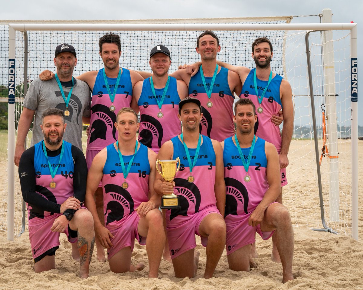 Australia's biggest ever beach handball event took place last weekend in Coolangatta on <a href="/Queensland/">Queensland Australia</a>’s Gold Coast! #beachhandball🤾‍♀️🤾‍♂️🌴☀️

Recap: ihf.info/media-center/n…
