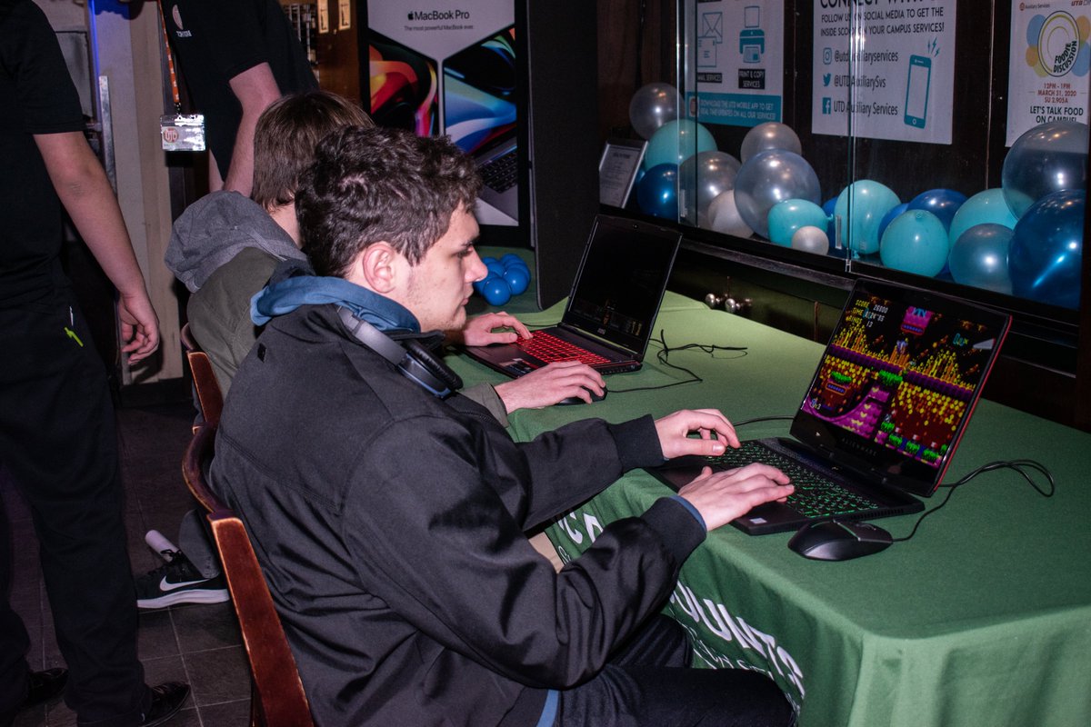 UTDAuxiliarySvs's tweet photo. We had a totally bangin' time at 90s Night in The Pub last night! 💿 See a friend? Tag them in the comments!
Shout out to our friends at @UTDStudentUnion @UTDallasDining @utdtechstore for making it amazeballs! #utdallas #utddining #utdtechstore #utdstudents #utdstudentunion https://t.co/ttstXkht6N