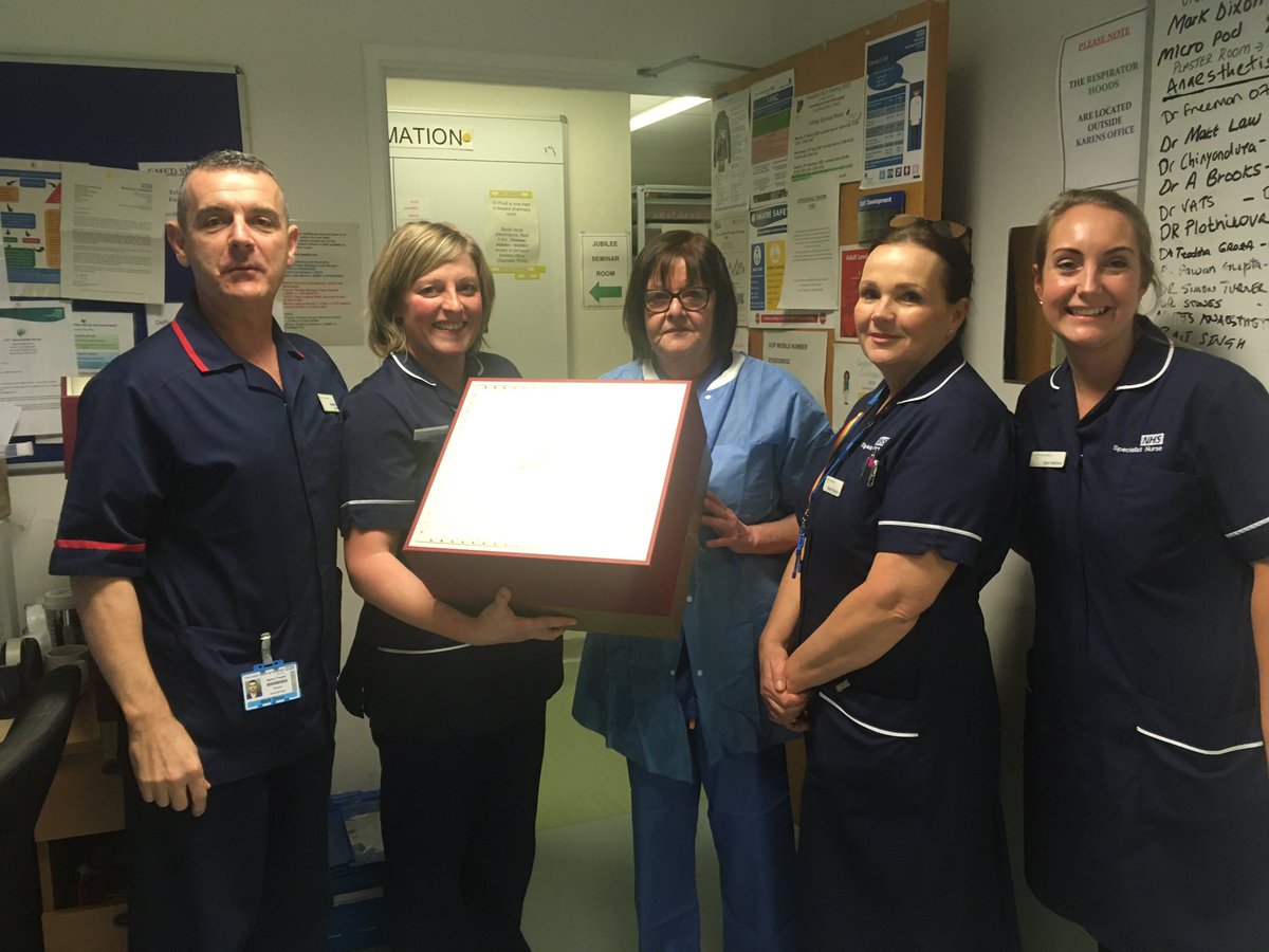 Delivering hampers of goodies to show our appreciation to our fabulous and dedicated Theatres teams at the LGI. Thank you for all your hard work! #BeAHeroYorks @SiRileyFuller @leedshospitals @YorkshireSNOD @NHSBT @sarahwhittingh8 @gordoncrowe @MillwardRn