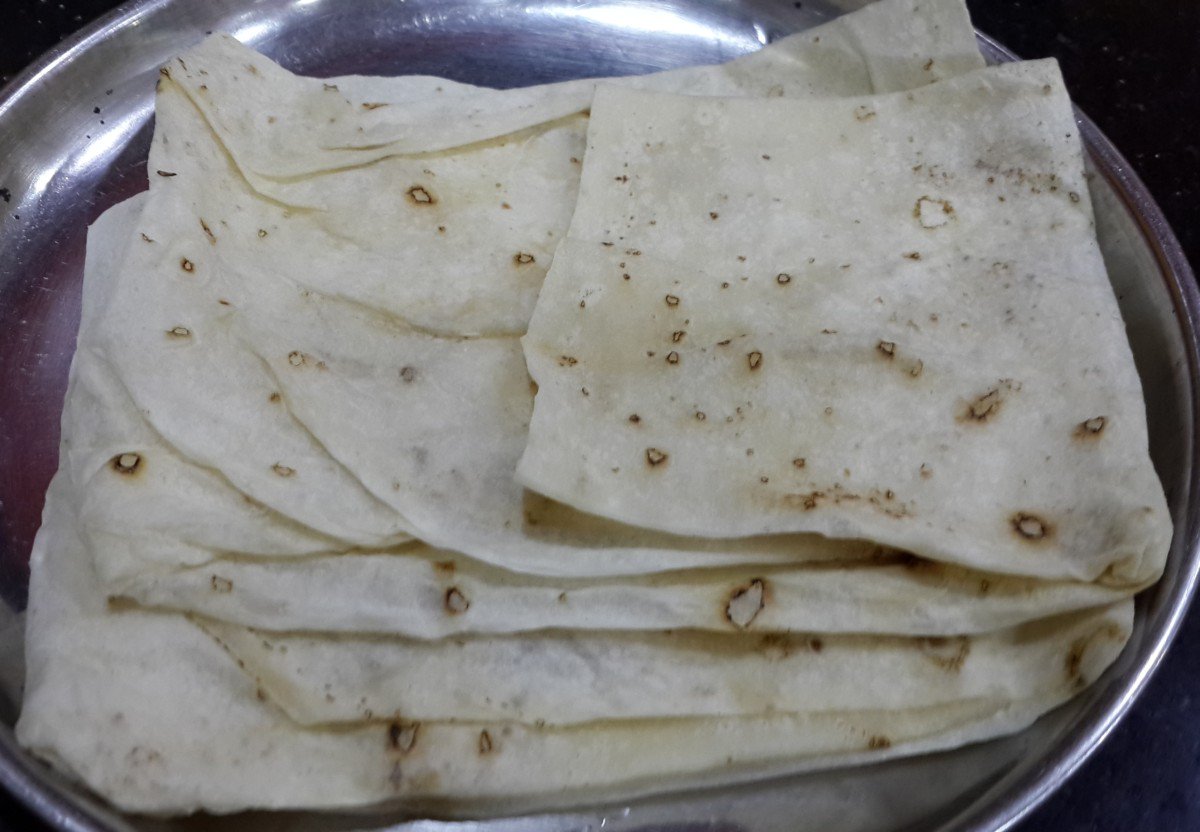 9. Rumali Roti (thin as a handkerchief) 10. Hyderabadi naan (made in a tandoor oven, no air pocket, soft inside, crispy outside) 11. Kaddu ki Kheer (pudding made from squash) 12. Gil-e-Firdaus (Clay of Paradise) a variant of Kheer that is thick & uses bottle gourd instead