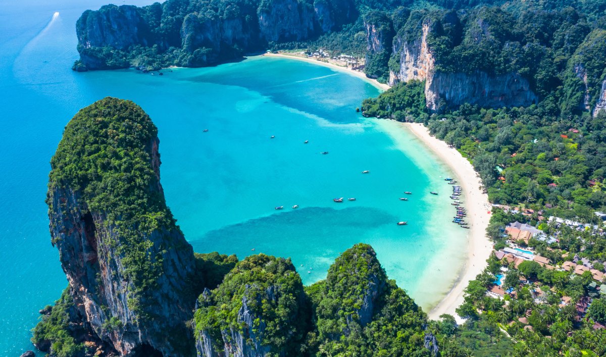 AbsoluteWorldRu's tweet image. Некоторых людей, привыкших к отдыху в Европе, мысль о поездке в Азию может слегка смущать. Но если они рискнут выбраться, то с удивлением обнаружат шкатулку с сокровищами! Чтобы первая поездка в Азию задалась, нужно придерживаться следующих рекомендаций: absoluteworld.com/ru/2020/02/per…