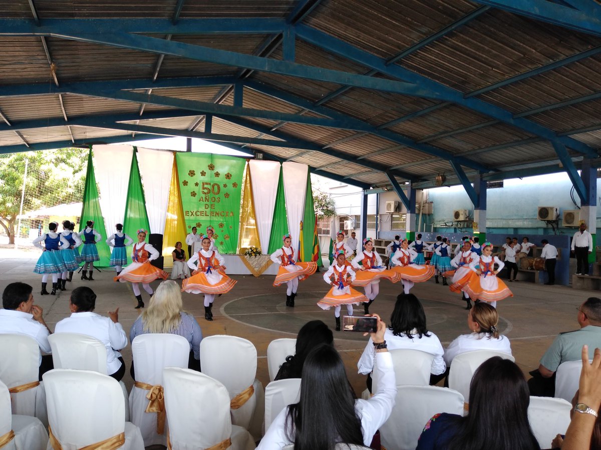 marianayariano's tweet photo. 50 Años de Excelencia Académica, arte y talento. I.E D. Instituto Alexander Von Humboldt. https://t.co/jicgjsFcOk