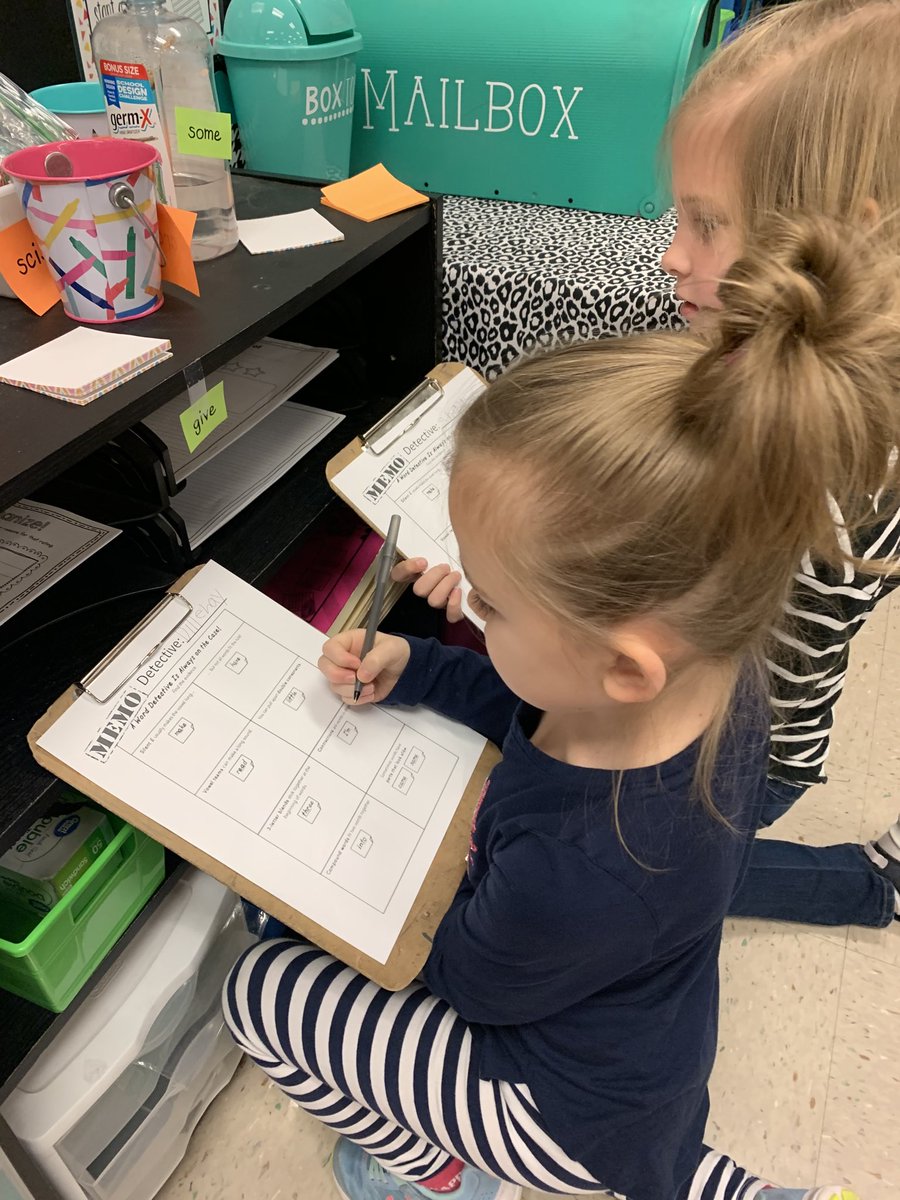 DuelloReed2's tweet image. Word detectives collecting their evidence for their case files and filing it in their memos #duellolearns